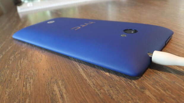 Тыльная часть HTC 8X