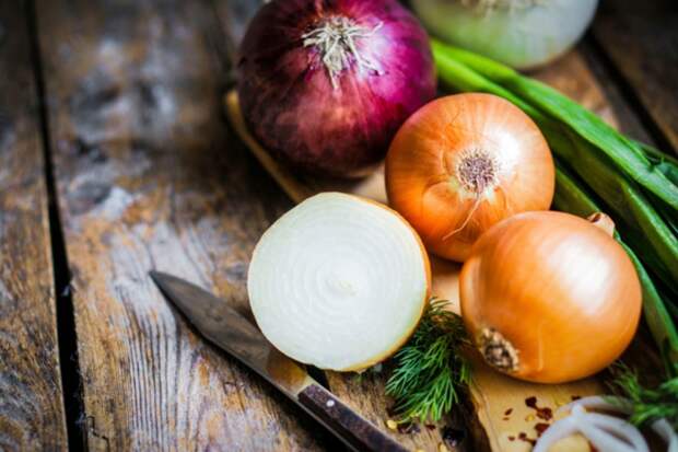 Onions-on-wood