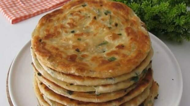 Луковые пресные лепешки без соды и дрожжей на скорую руку-хорошее начало дня