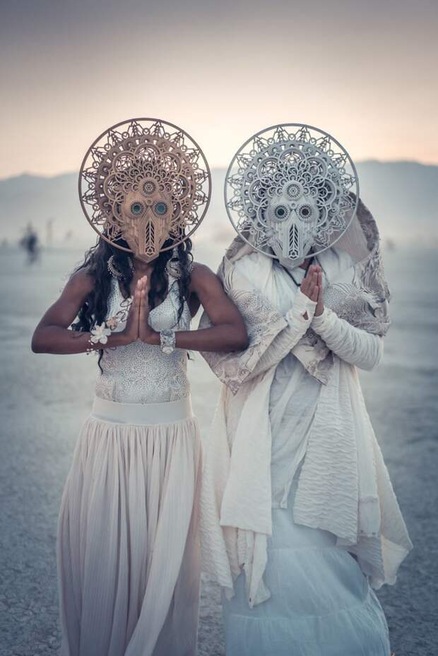 Фестиваль Burning Man прекрасный повод для проведения оригинальной свадьбы