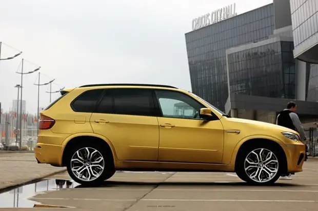 Лк х5. БМВ х5 Золотая. Желтый БМВ х5. BMW x5 e70 Gold. BMW x5 e70 желтый.