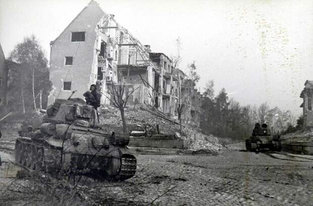 Падение Берлина на фотографиях весны 1945 года (29)