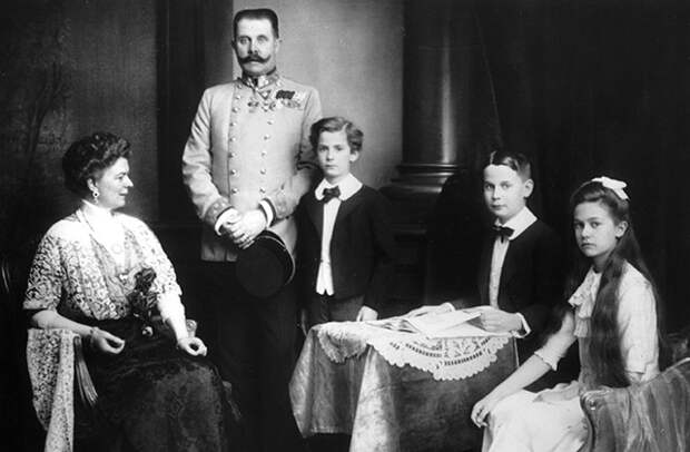 Франц-Фердинанд с супругой Софией и детьми. Фото: Art Archive / AFP / Eaast News