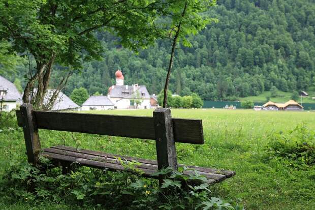 Церковб Святого Варфоломея у озера Кенигзее. Германия. Фото