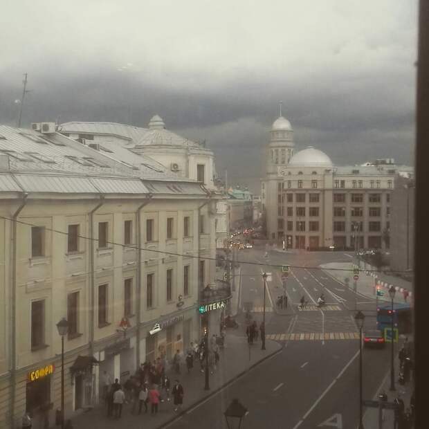 Да, иногда Москва бывает пасмурной и суетной... но это её не портит.