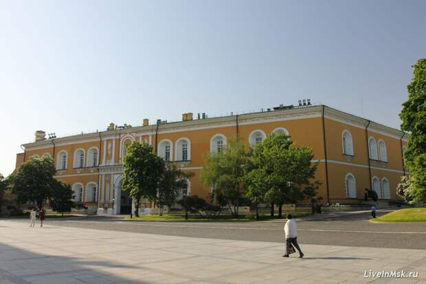 Троицкая площадь Московского Кремля, фото 2015 года