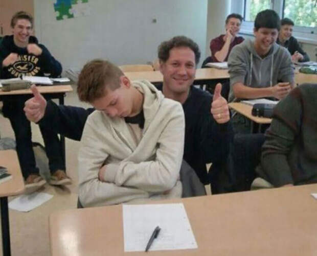 ученик спит на уроке
