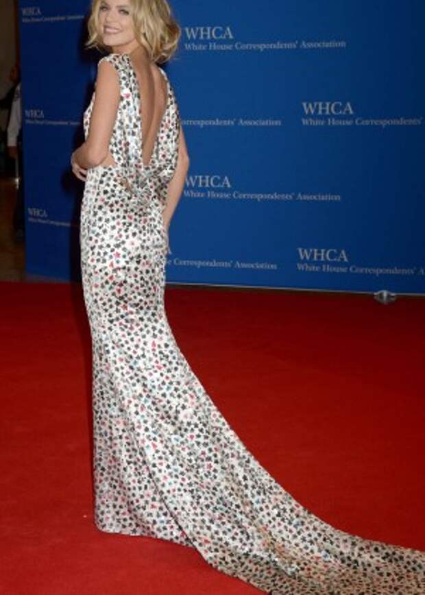 AnnaLynne-McCord_-White-House-Correspondents-Dinner--01-300x420