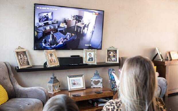 Благодарность от лучшей подруги: женщина решила ловить домашнего вора и установила скрытую камеру