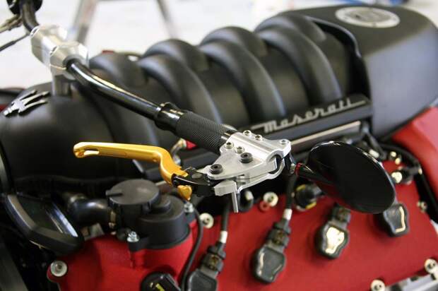 Мускул-байк Lazareth LM487 с мотором Maserati V8