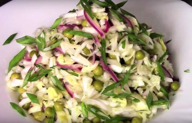 Салат из свежей капусты с горошком: простое блюдо в ваше меню