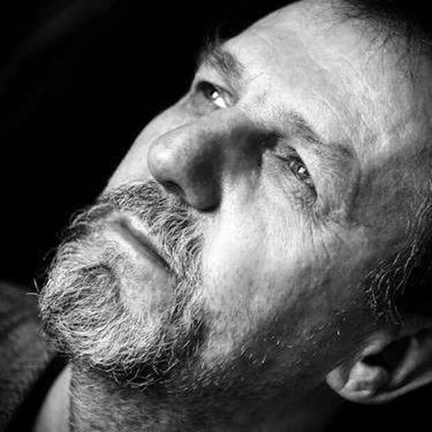 Слушайте, как меня достали эти толстовцы, вы не представляете! "Непротивление злу насилием" - концепция в целом неплохая, когда она распространяется, к примеру, на укус комара.-3