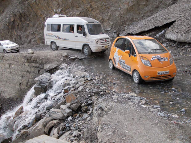 the-most-dangerous-road-in-india-artnaz-com-7