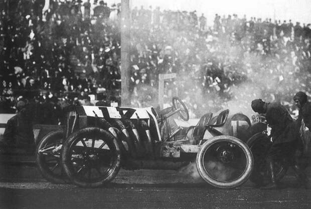 Подборка фотографий автогонок прошлого века (154 фото)