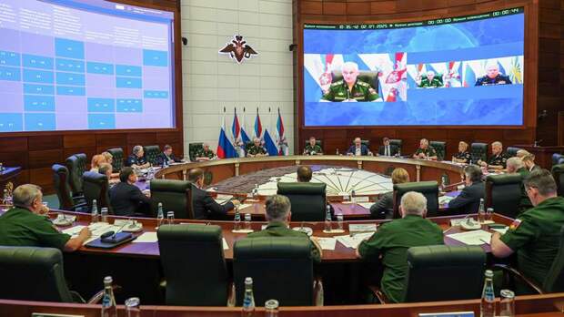 Белоусов отметил важность применения передового опыта СВО в обучении военных кадров