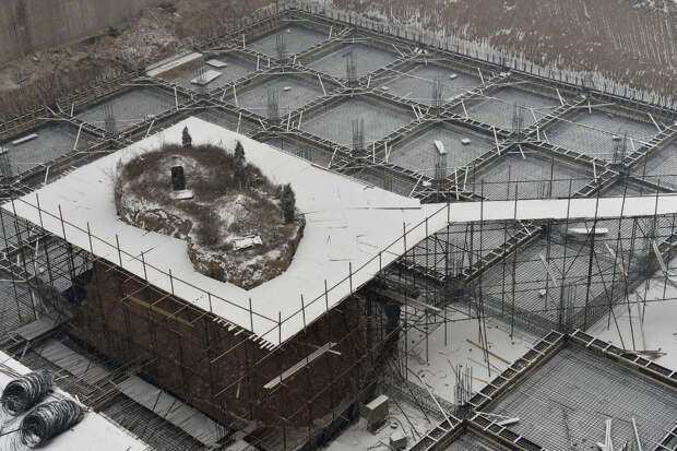 Могила-гвоздь на строительной площадке в провинции Шаньси