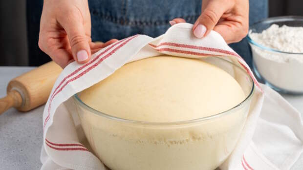 Готовлю дрожжевое тесто по-новому – оно поднимается гораздо быстрее, а выпечка дольше не черствеет