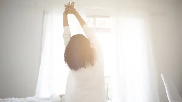 Невролог Орлов рекомендовал не вставать резко сразу после пробуждения