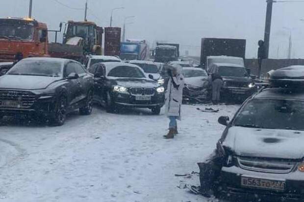 В Москве пять человек пострадали в массовом ДТП