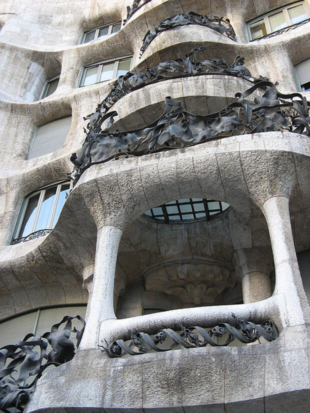 Фасад Каса-Мила в Каталонии