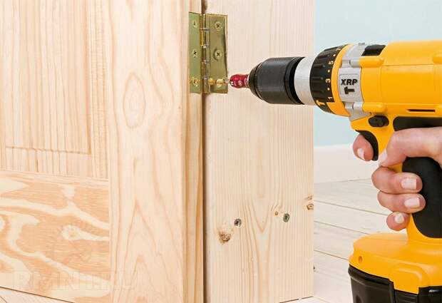 Перекос двери: что делать, если заклинило дверь