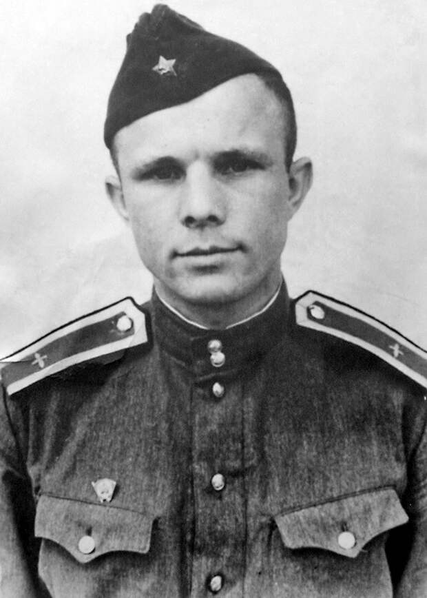 Юрий Алексеевич Гагарин – первый космонавт Юрий Алексеевич Гагарин – первый космонавт история, космос, первый, полет, ссср