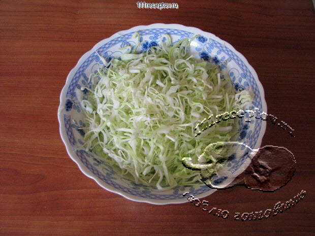 Салат с курицей  и капустой