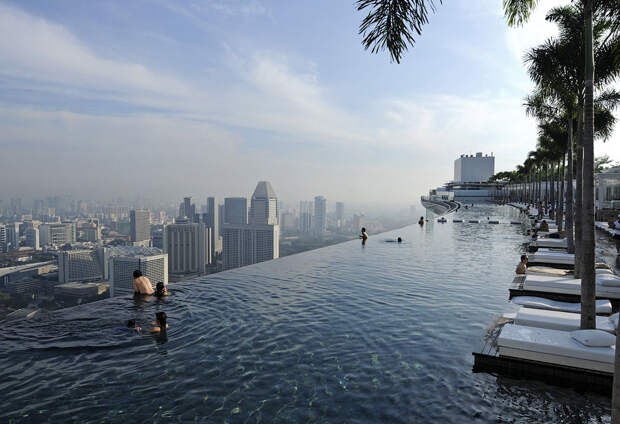 БАССЕЙН ПОД ОБЛАКАМИ: MARINA BAY SANDS В СИНГАПУРЕ.10