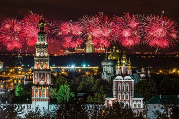 Москва. Фейерверк. Фото из архива
