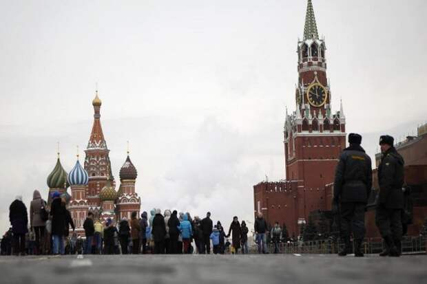 Российский журналист попытался посадить самолет на Красной площади