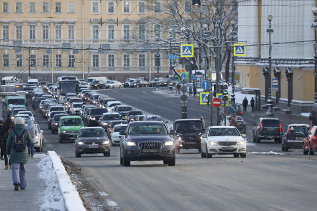 Петербург оказался среди самых популярных направлений для поездки на автомобиле в новогодние каникулы