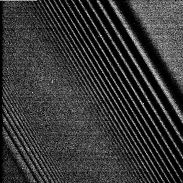 Two_waves_in_one_Saturn_s_A_ring_node_full_image