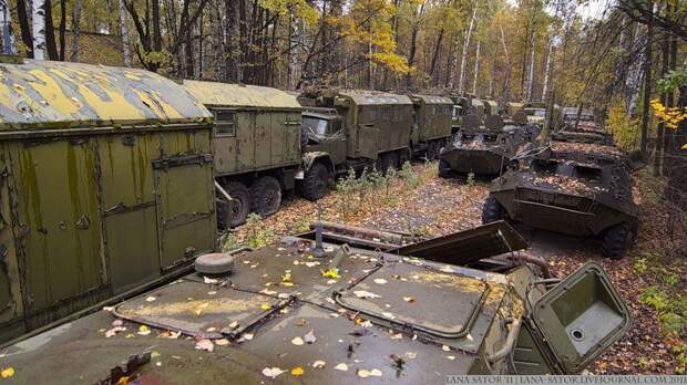 Кладбище военной техники авто, армия, консервация