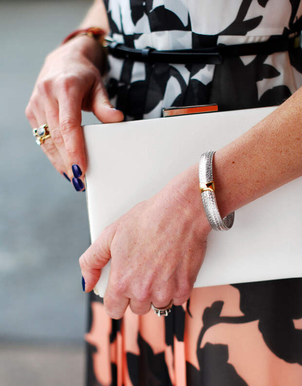Black & white ombre dress & white clutch