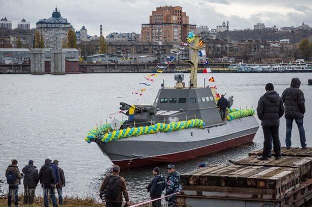 "Аврора" металась в испуге по Неве, не зная куда сбежать