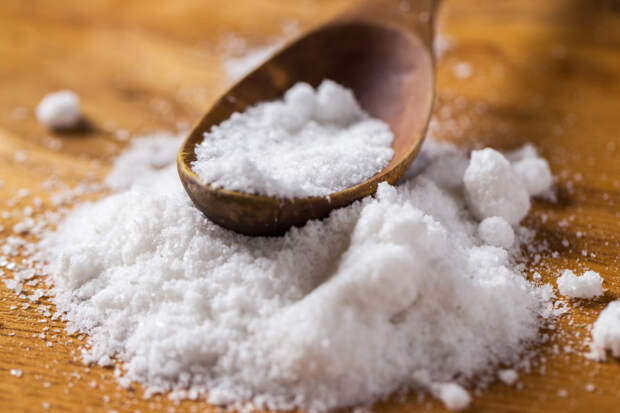 Кардиолог Гинзбург рекомендовал при болезнях сердца исключить продукты с солью