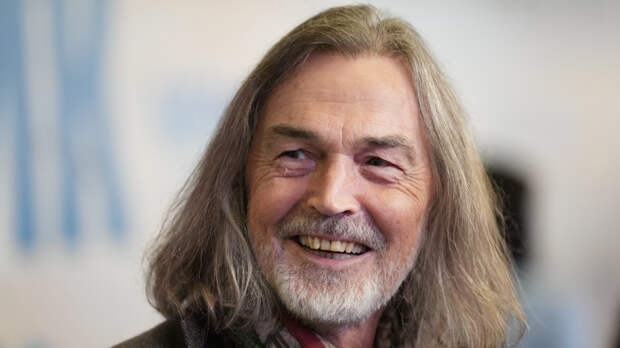 Не по званию: какую пенсию получает народный художник РФ Никас Сафронов