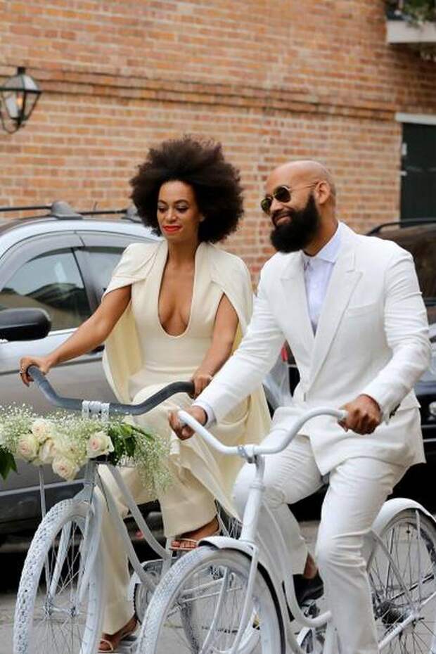 Solange Knowles Got Married to Alan Ferguson White bicycle also dotted with white roses