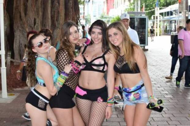 Участники и участницы Ultra Music Festival (30 фото)