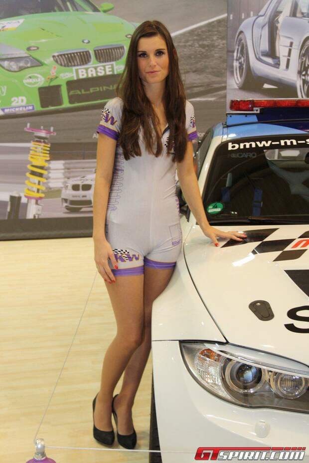 Девушки с автосалона Essen Motor Show (72 фото)
