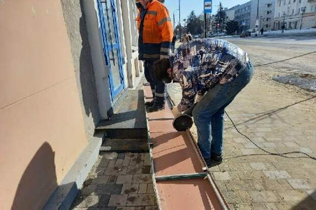 В Тамбове демонтировали незаконные рекламные вывески на улице Октябрьской