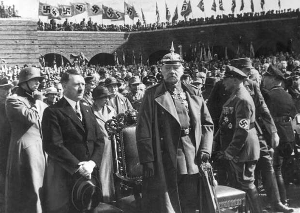 Гитлер и Гинденбург в Танненберге