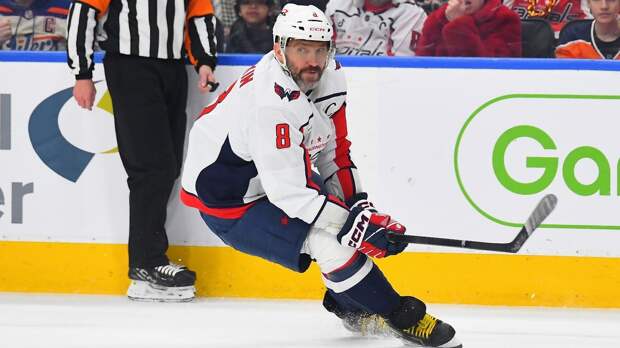 Мичков обменялся клюшками с Овечкиным: «Легенда, лучший снайпер в истории»