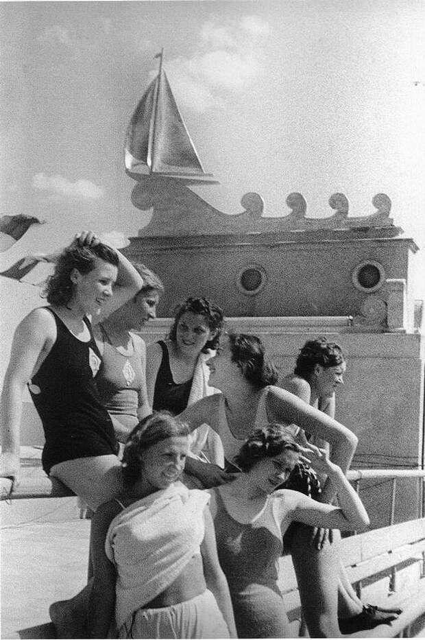 Спортсменки, комсомолки, красавицы 1930 х sovietgymnasts01 Спортсменки, комсомолки, красавицы 1930 х