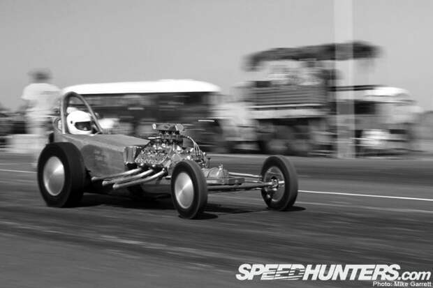 Hot-rod гонки на заброшенном аэродроме в Калифорнии (60 фото)