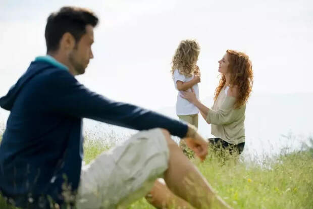 Муж ушел из семьи: как справиться и начать жить заново