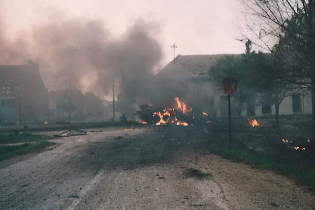 vukovar_tank_burns.jpg vukovar_tank_burns.jpg