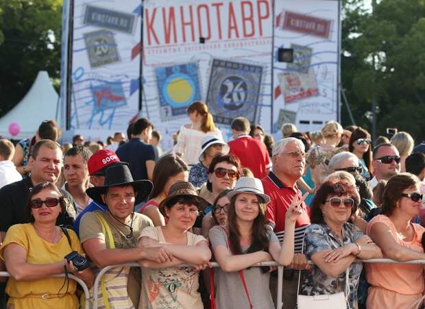 За награды фестиваля будут бороться 14 картин как от начинающих, так и прославленных российских режиссеров.