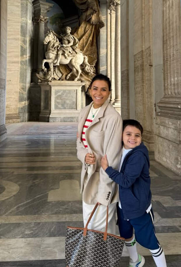 Актриса Ева Лонгория опубликовала фото с повзрослевшим сыном