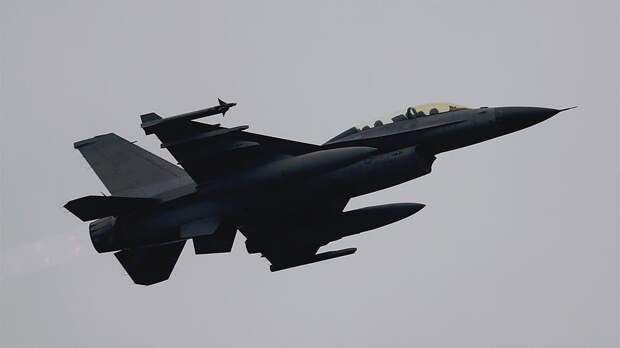 Завод в Сирии атаковали четыре израильских истребителя F-16